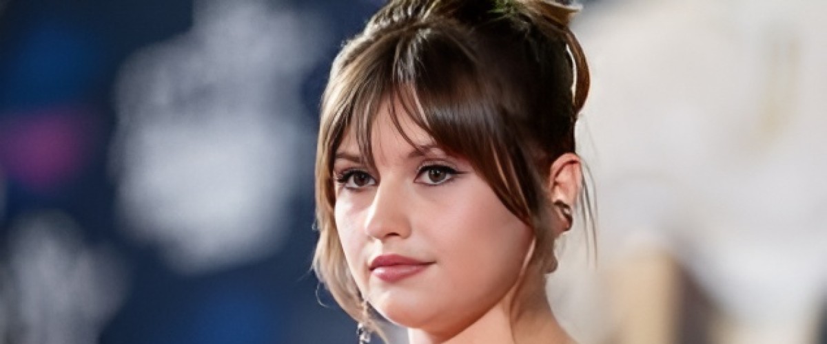 MARINE : DE L'OMBRE DU CHÂTEAU À LA LUMIÈRE DES ZÉNITHS !