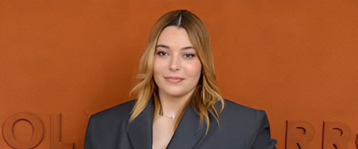 SANTA : LA FEMME PHÉNOMÈNE QUI FAIT TREMBLER LA VARIÉTÉ !