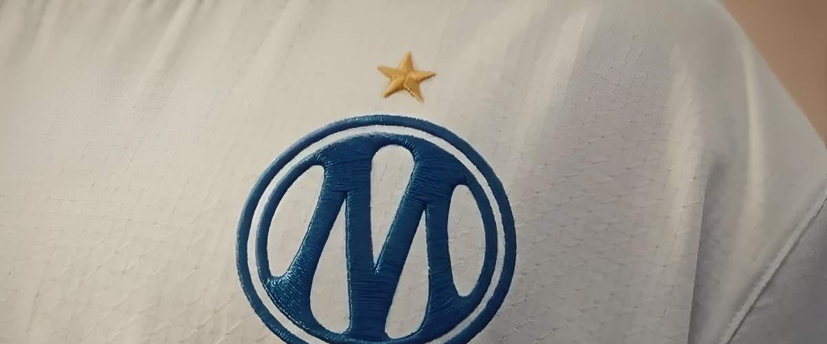 LOGO DE L’OM : LE CRASH TEST MONDIAL ! QUAND VOLKSWAGEN ET HENNI PASSENT LE BLASON PHOCÉEN À LA MOULINETTE