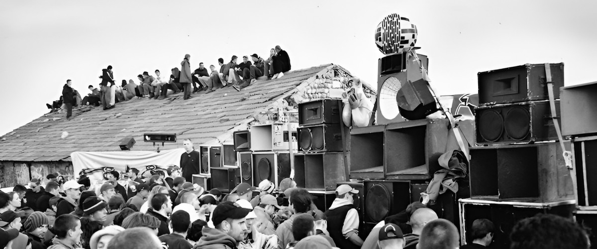 DOSSIER : LE CRÉPUSCULE DES LIBERTÉS ? TOUT COMPRENDRE SUR LA LOI 1133 ET LA FIN ANNONCÉE DES FREE PARTIES