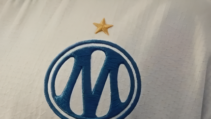 LOGO DE L’OM : LE CRASH TEST MONDIAL ! QUAND VOLKSWAGEN ET HENNI PASSENT LE BLASON PHOCÉEN À LA MOULINETTE